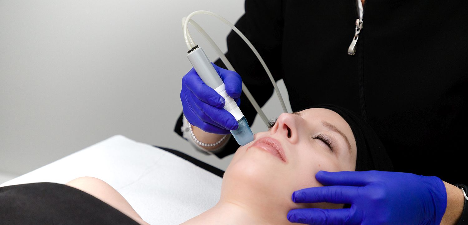 microdermabrasion corindon, nettoyage de la peau, retrait des cellules mortes, exfoliation de l'épiderme